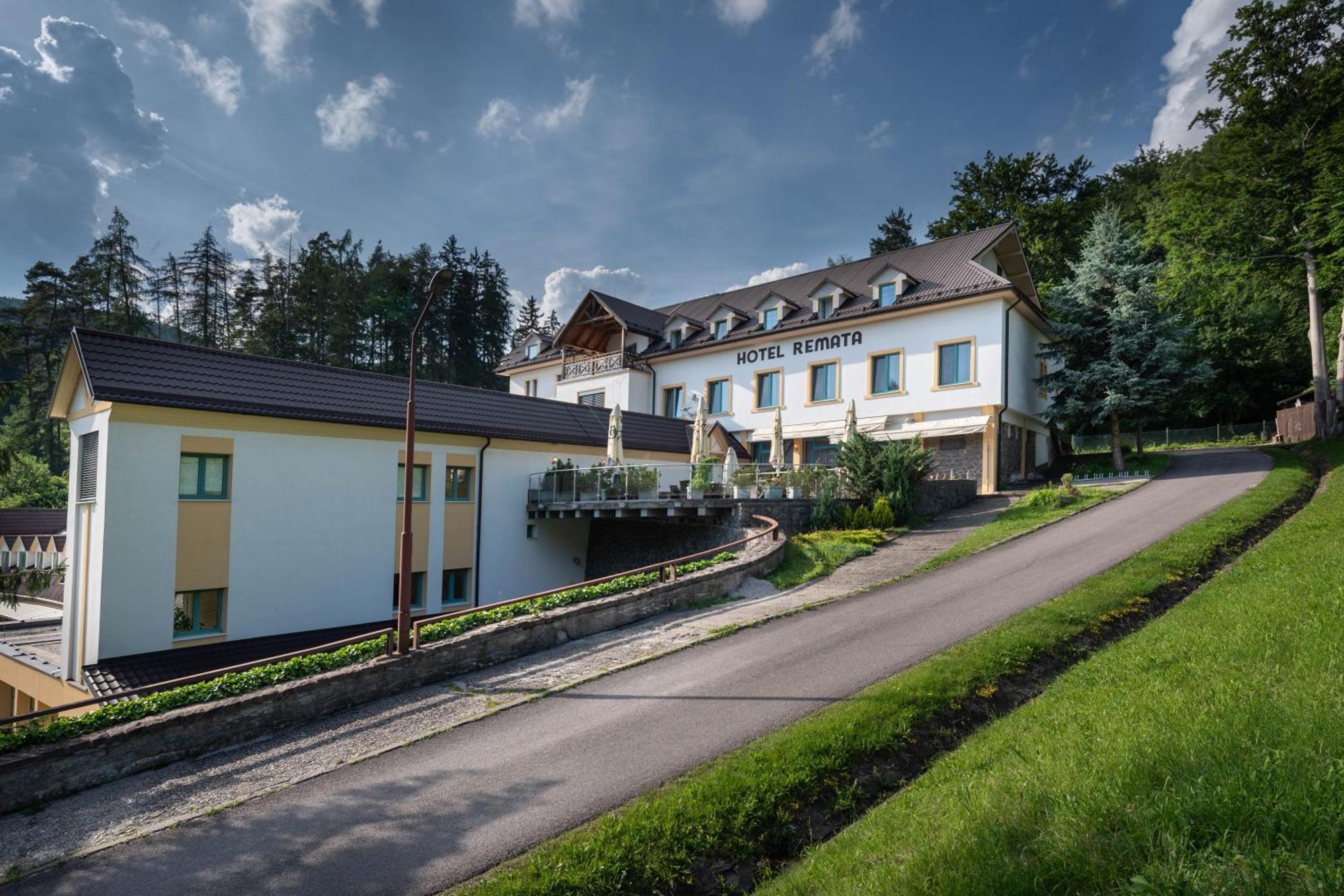Horsky Hotel Remata Raztocno Buitenkant foto