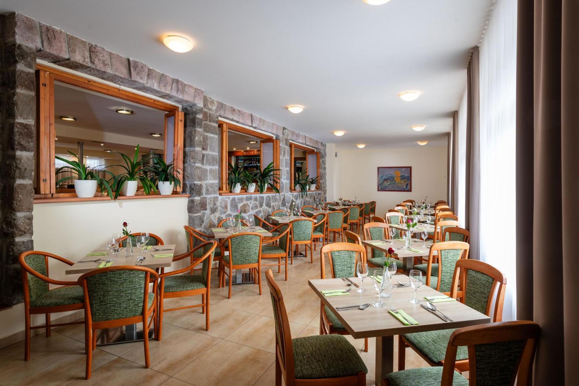 Horsky Hotel Remata Raztocno Buitenkant foto