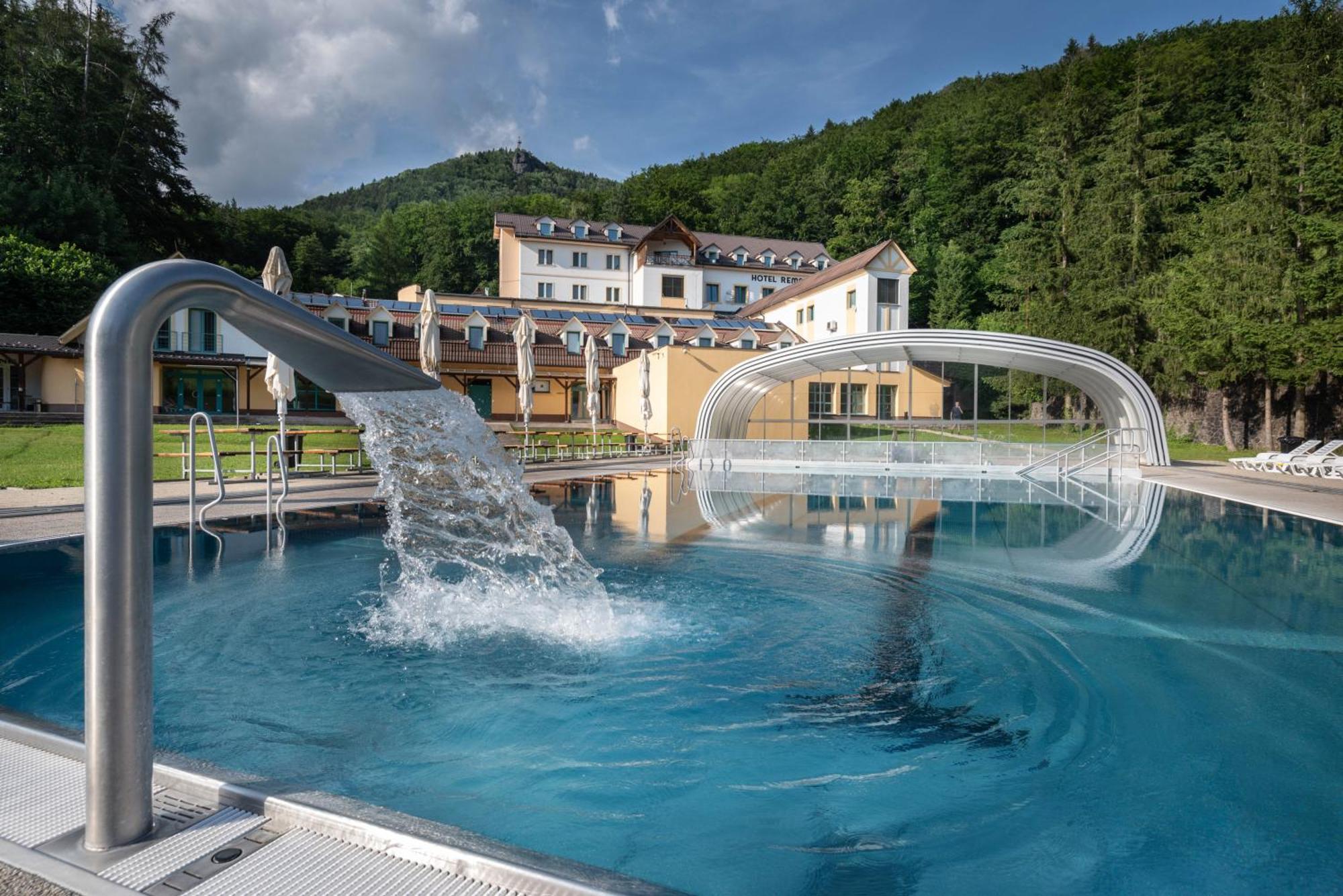 Horsky Hotel Remata Raztocno Buitenkant foto