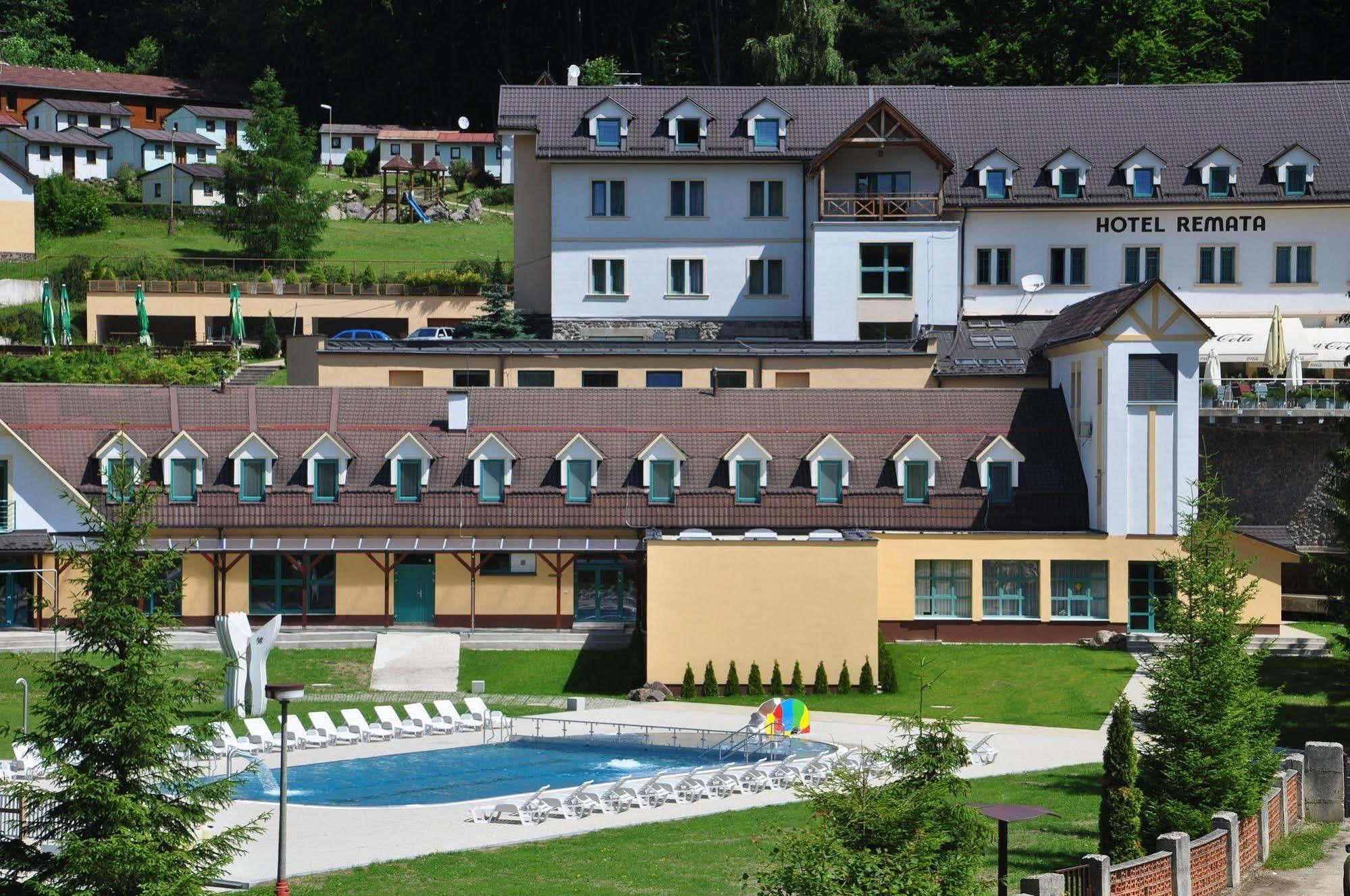 Horsky Hotel Remata Raztocno Buitenkant foto
